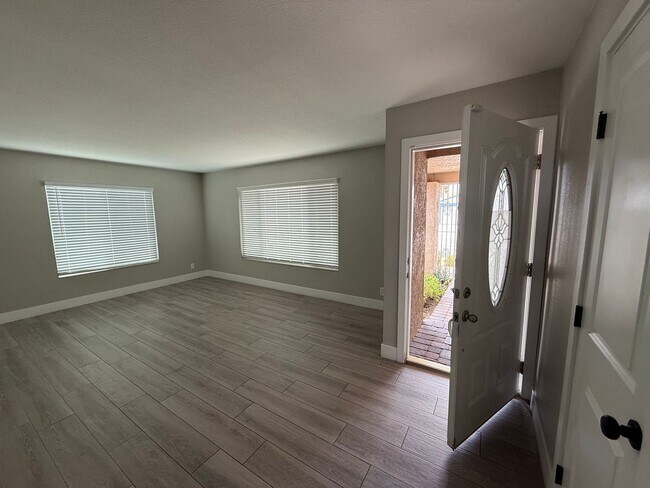 Building Photo - Modern Remodeled Home in Spring Valley