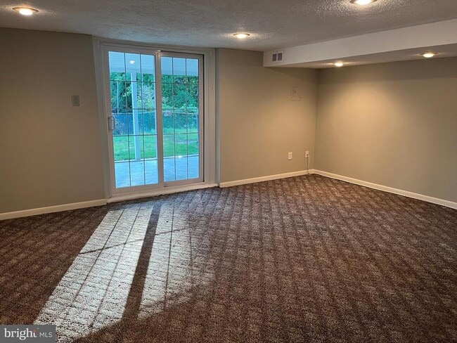 Building Photo - 4417 Crossland Rd