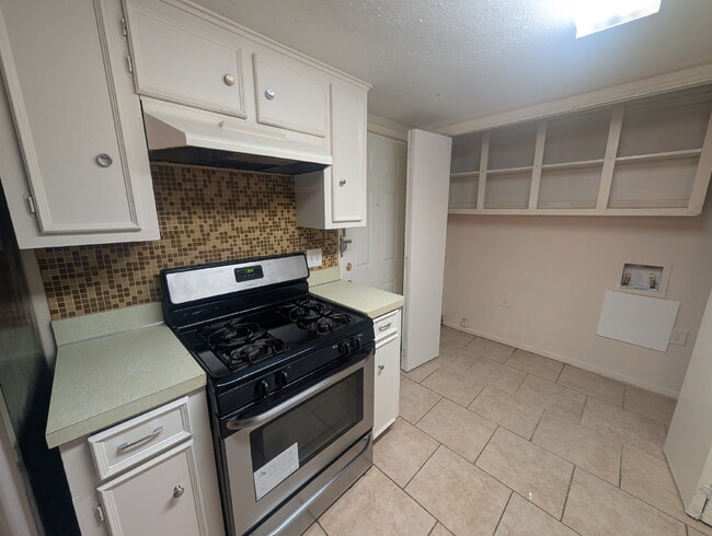 Building Photo - 131 N Cottonwood Dr