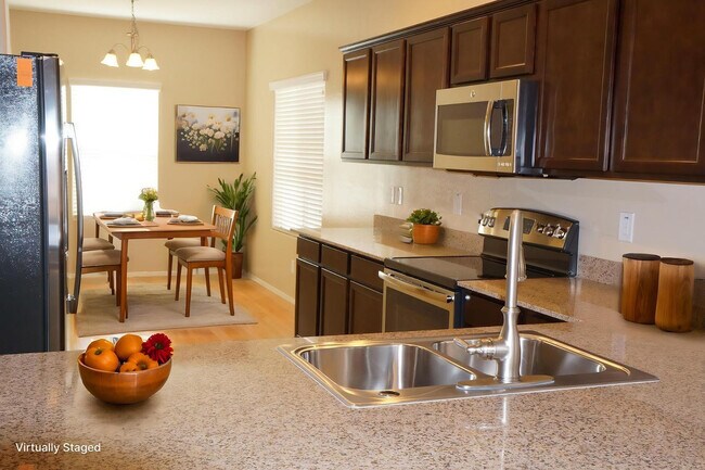 Building Photo - 2656 E Gillcrest Rd