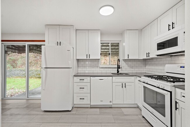 Building Photo - AVAILABLE JUNE 1ST! Don't miss this UPDATED and stunning 2-bedroom the heart of the South Hills!