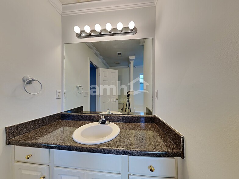 Building Photo - 101 Kingscreek Dr