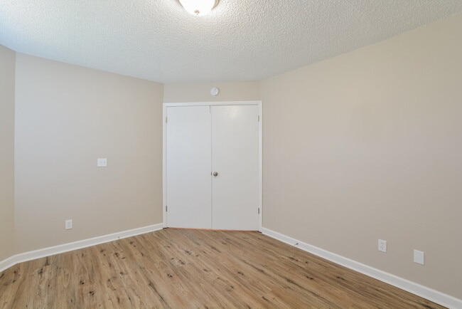 Building Photo - 803 Hillary Ct