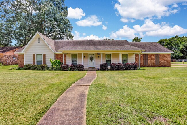 Building Photo - Beautiful Home for Lease!