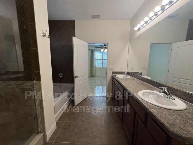 Building Photo - 8611 Olive Moss Ct