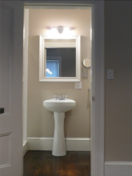 Bathroom - 152 Pearl St