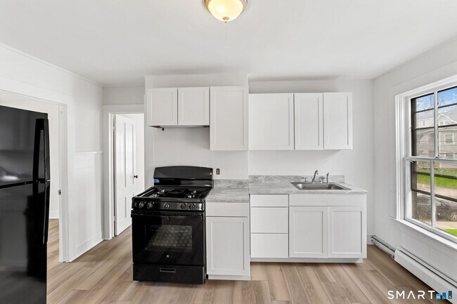 Building Photo - 63 Reynolds St