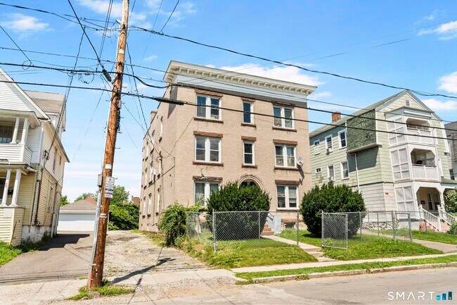 Building Photo - 66 Standish St