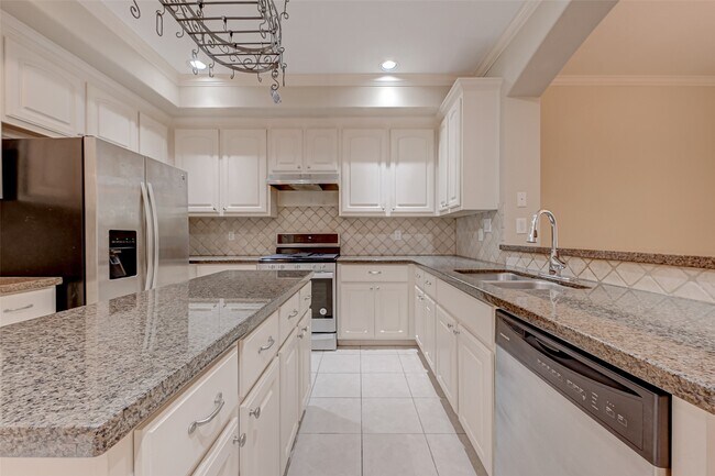 Building Photo - 13607 Brookbluff Ln