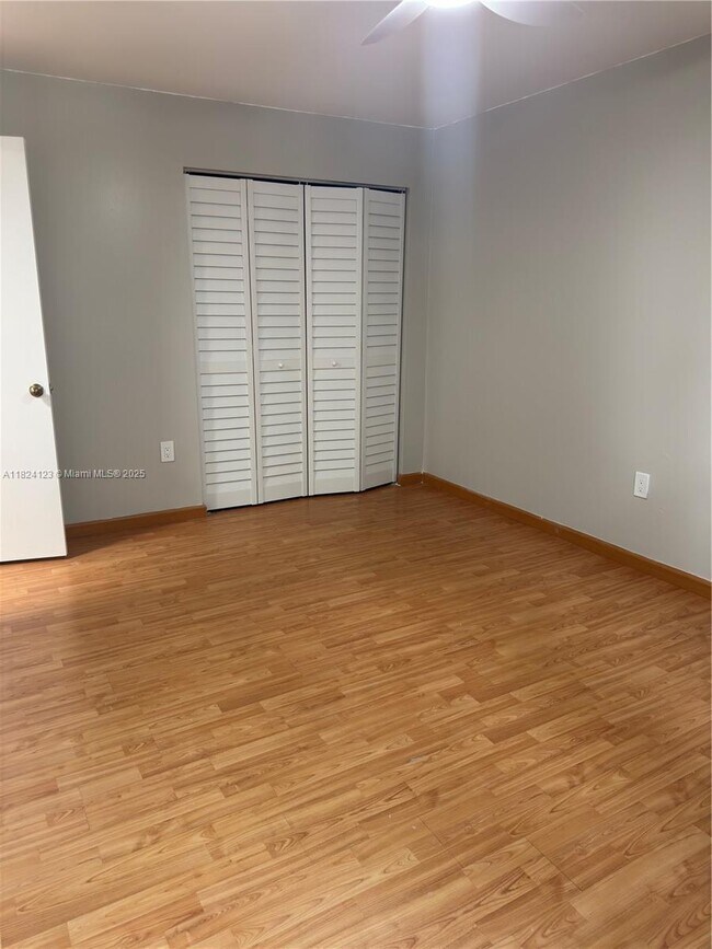 Building Photo - 10865 SW 112th Ave