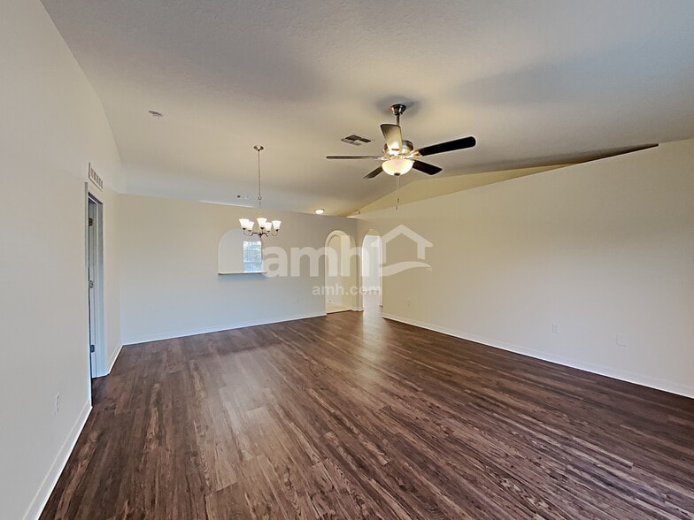 Building Photo - 520 Brown Bear Way