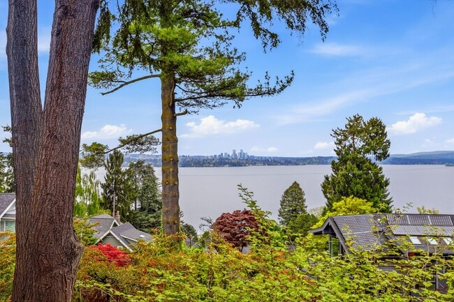 Building Photo - 4Bd/2.75Ba Seattle House