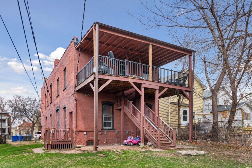 Exterior - 698 Wilson Ave