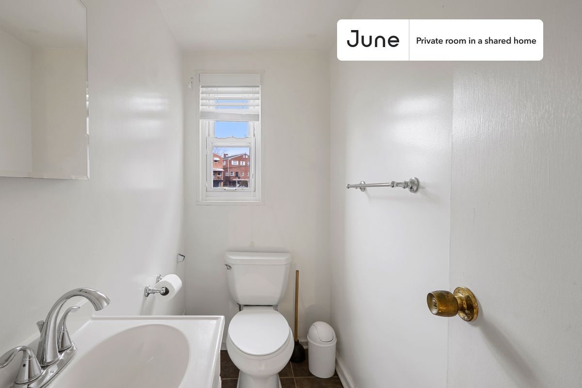 Building Photo - Room in Shared 4 bed/2.5 bath home