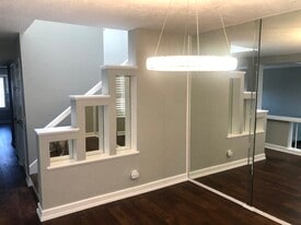 Building Photo - 20950 Oxnard St