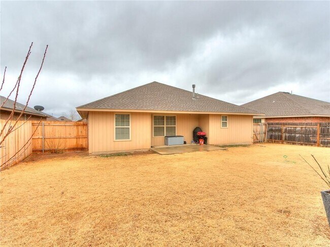 Building Photo - 517 Apple Tree Ln
