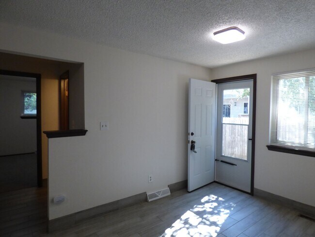 Building Photo - 251/253 St Clair Avenue