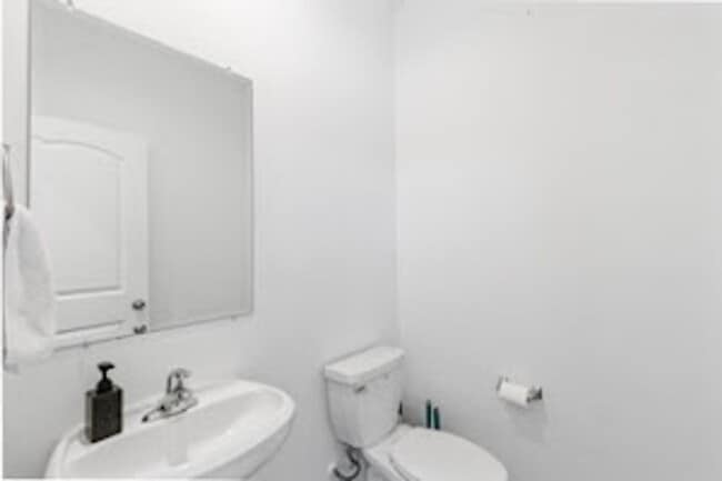 Building Photo - Peaceful & Convenient: Near 45, 99 & IAH!