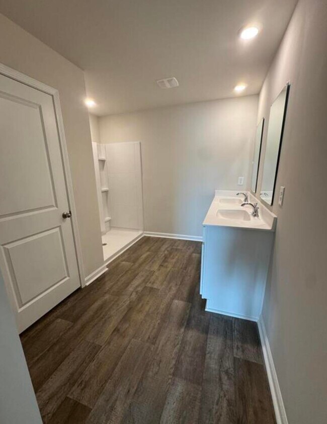Building Photo - 403 Acosta Cir
