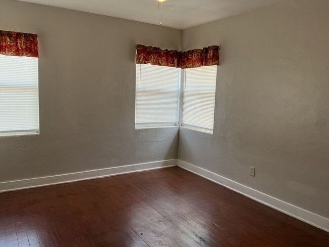 Building Photo - 3 Bed / 2 Bath Home in North Lakeland – Spacious Yard & Great Location