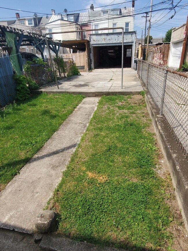 Building Photo - 638 2nd1