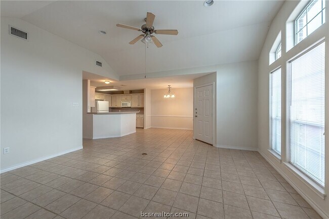 Building Photo - 1004 Crepe Myrtle Ct