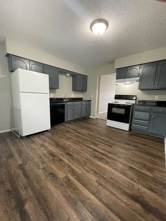 1150 3Bd/1B 425 Castle Dr Bonner Spring... 425 Castle Dr Bonner