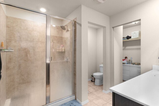 Building Photo - 4-bedroom 2-bathroom house!  Close to Fort Hood!