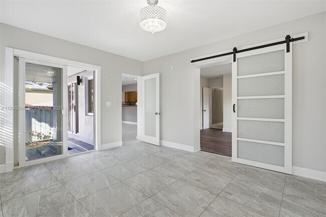 Building Photo - 2120 SW 16th St