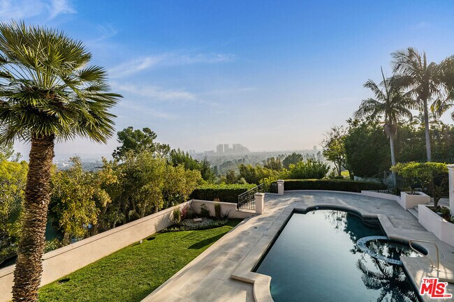 Building Photo - 1136 Calle Vista Dr