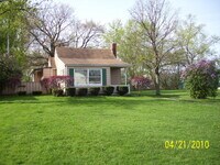 Building Photo - 115 E Montrose St