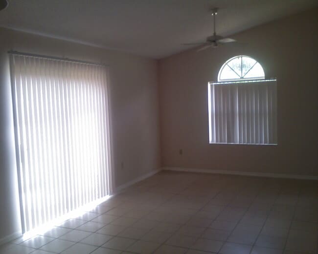 Building Photo - 867 Lake Jackson Cir