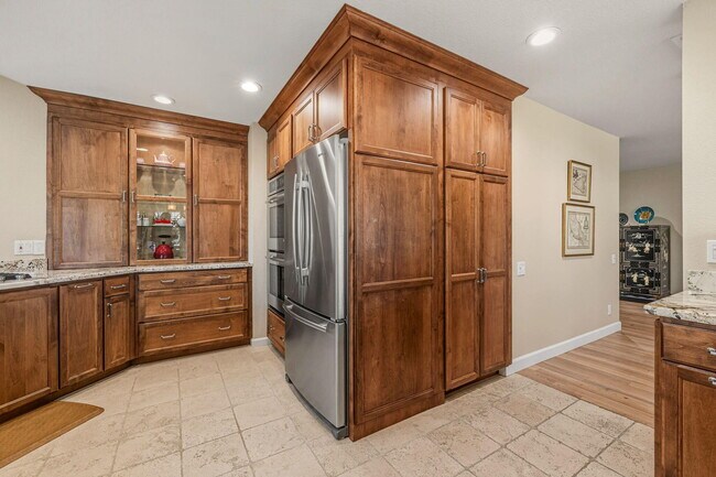 Building Photo - 10 Whittier Ct