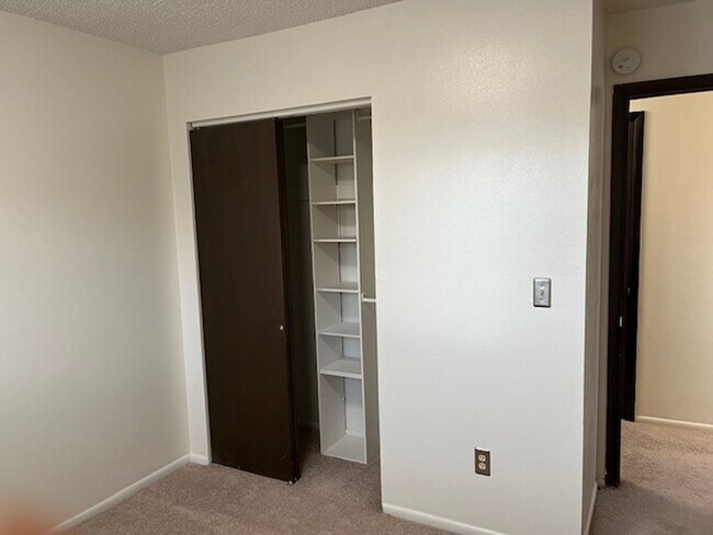 Building Photo - Pleasant Gunbarrel home 3/2.5/2 car