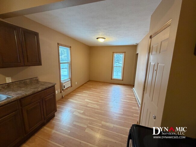 Building Photo - 717 W 16th St