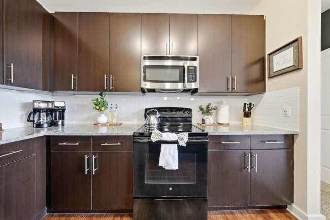 Building Photo - 1702 W Cleveland St