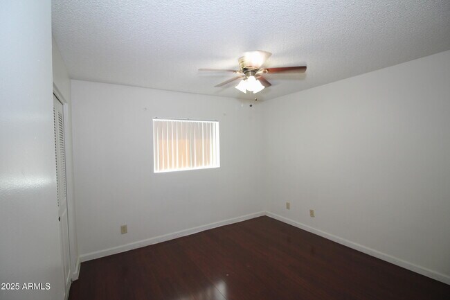 Building Photo - 626 W Paseo Way