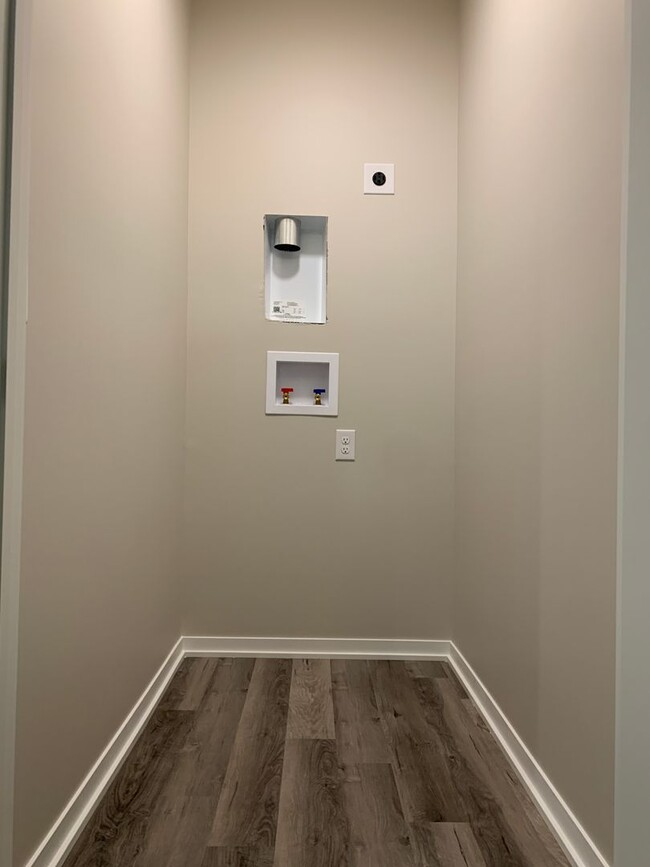 Building Photo - Walkout ranch townhome with 2 stall garage...
