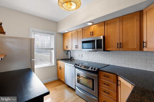 Building Photo - 2128 Gilles St