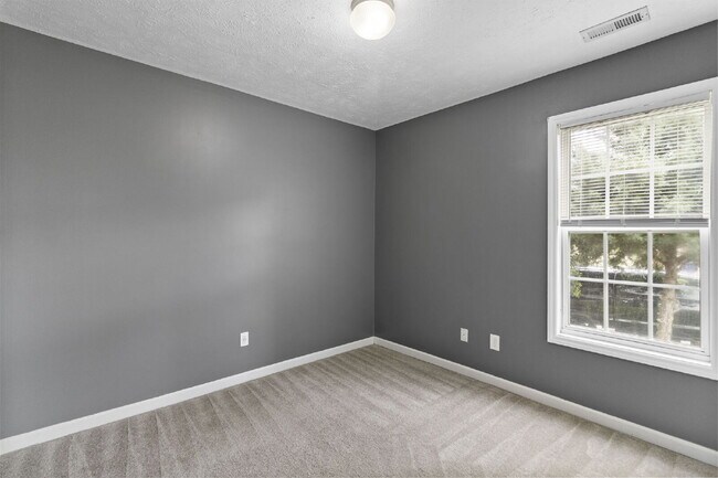 Building Photo - Purple Door Home in Raeford