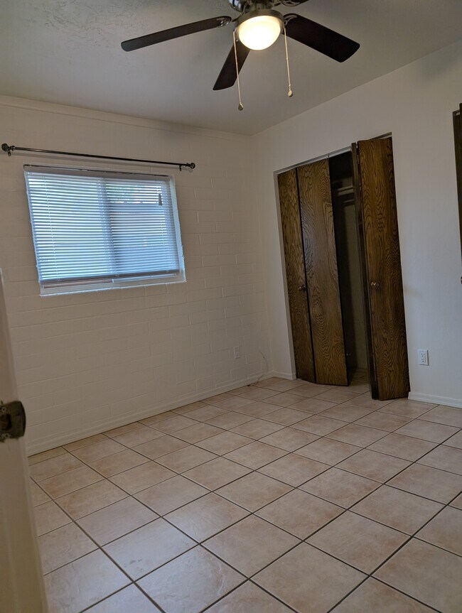 Building Photo - 1418 S Stanley Pl