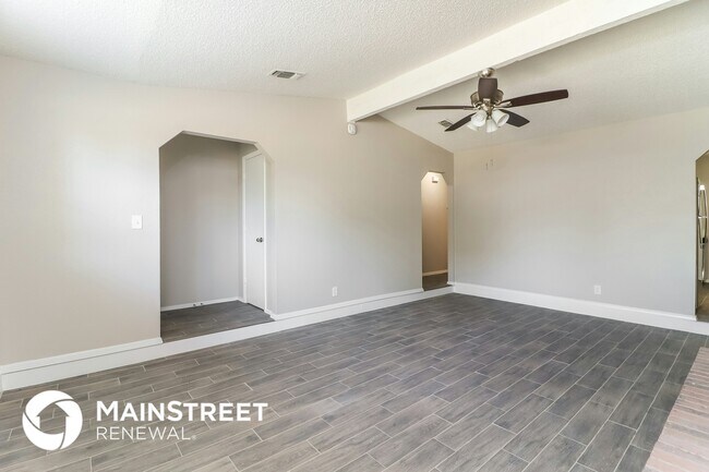 Building Photo - 4000 School Hill Cir