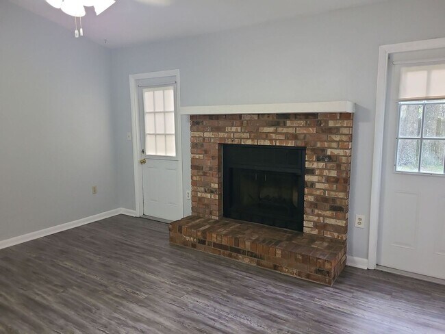 Building Photo - Great Home in the SW