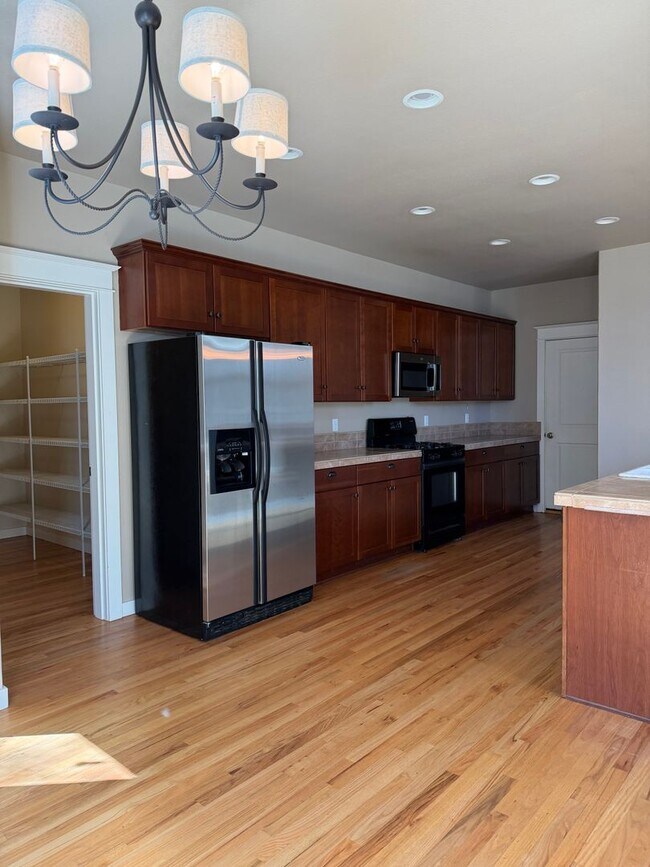 Building Photo - 61112 Snowbrush Dr
