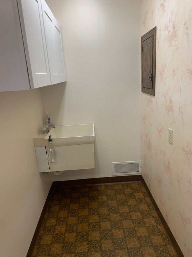 Building Photo - Looking for country living? Check out this...