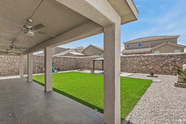 Building Photo - 3 bedroom with flex room available in Horizon City