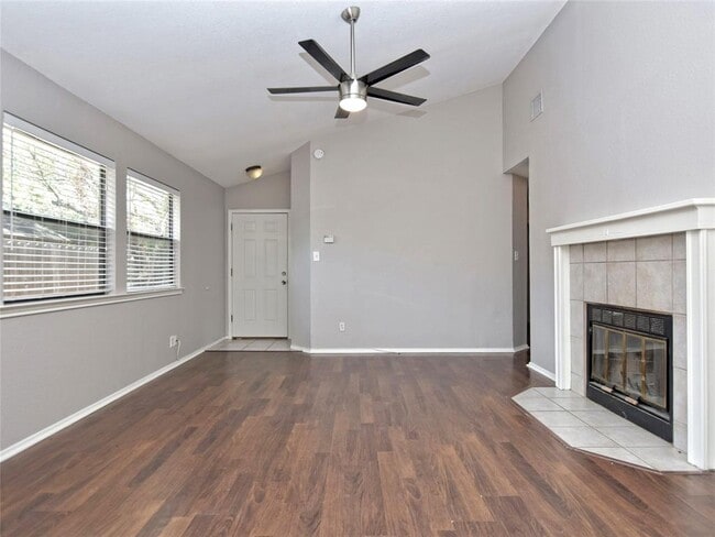 Building Photo - 813 Primrose Ln
