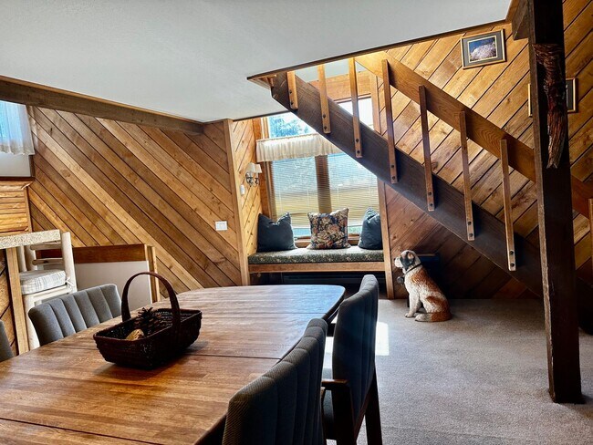 Building Photo - Stunning 3-Bedroom + Loft, 2.5-Bathroom Retreat in Snowcreek – $8,000/Month + Utilities