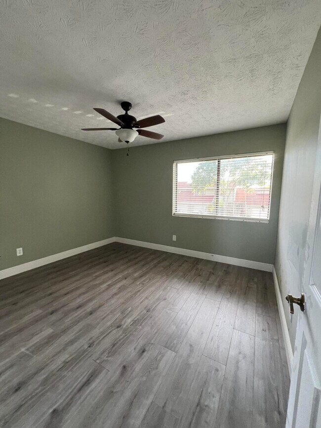 Building Photo - 1584 SW Crossing Cir