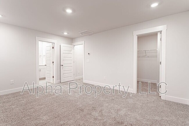 Building Photo - 206 Round Back Wy
